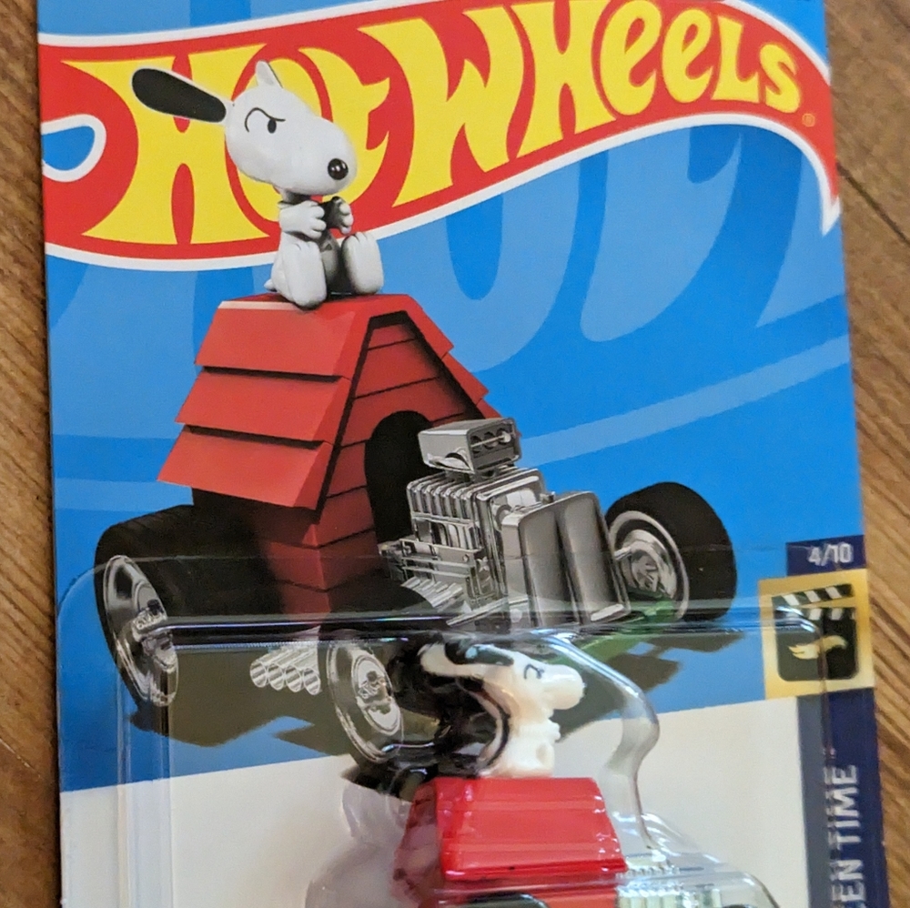 2023 HOT WHEELS 78/250 PEANUTS - SNOOPY - HW SCREEN TIME SERIES - Picture 3 of 4